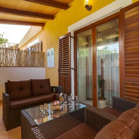 Σπίτι διακοπών Holiday House Emily With A Pool *