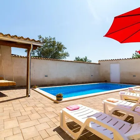 Holiday House Emily With A Pool Σπίτι διακοπών