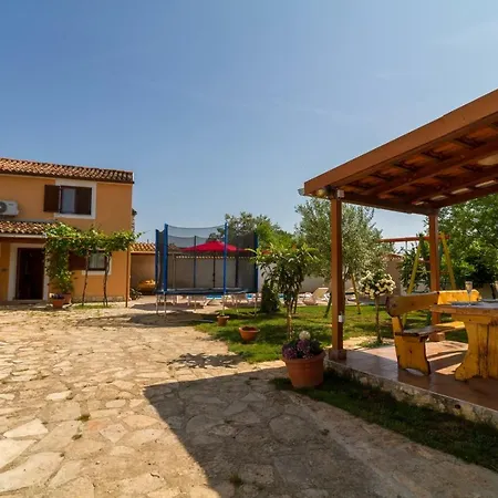 Holiday House Emily With A Pool Σπίτι διακοπών